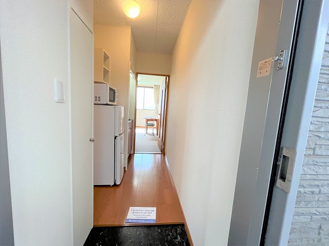 レオパレス中央公園 玄関