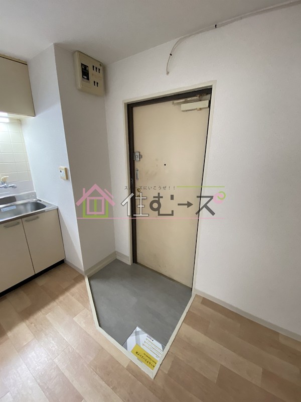 レジデンス三津屋 玄関