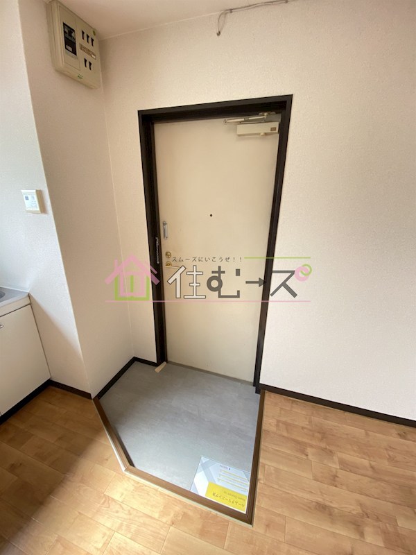 レジデンス三津屋 玄関