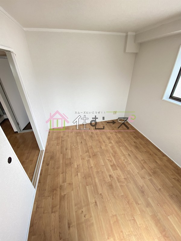 レジデンス三津屋 リビング