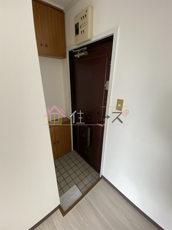 グランドハイツ三津屋北 玄関