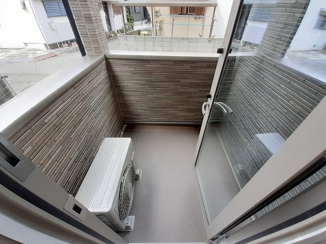 モデルノ　ケマ ベランダ