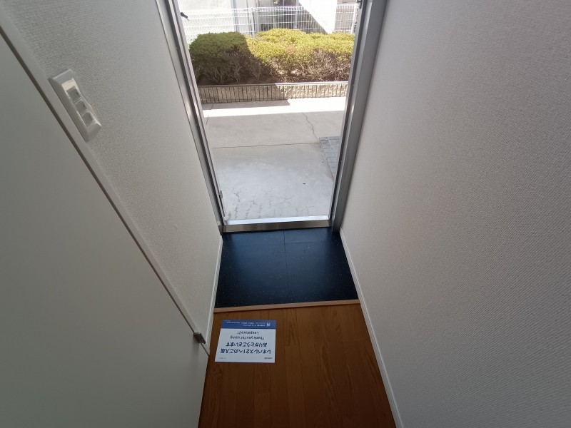 レオパレスタカラ 玄関