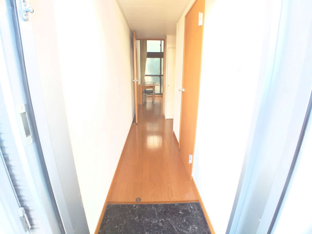 レオパレス有富 玄関