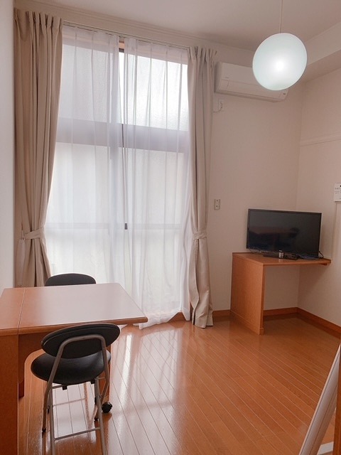 レオパレスメゾンドマルジュン リビング