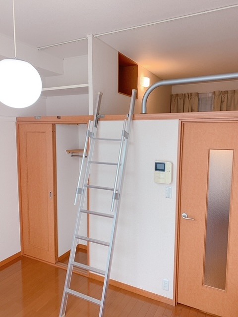 レオパレスメゾンドマルジュン ベッドルーム