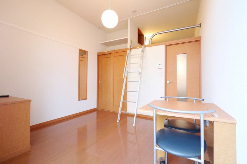 レオパレスプランタン壱番館 リビング