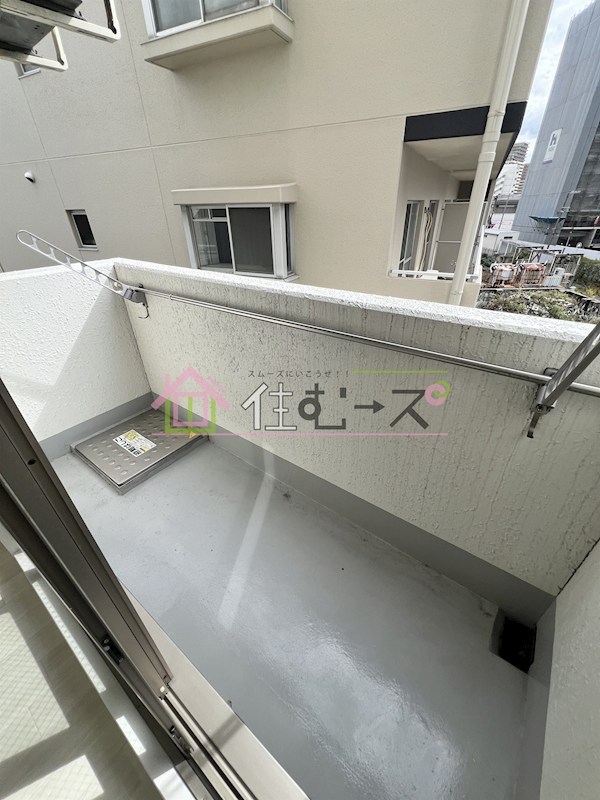 エストゥルースプラス大阪福島 ベランダ