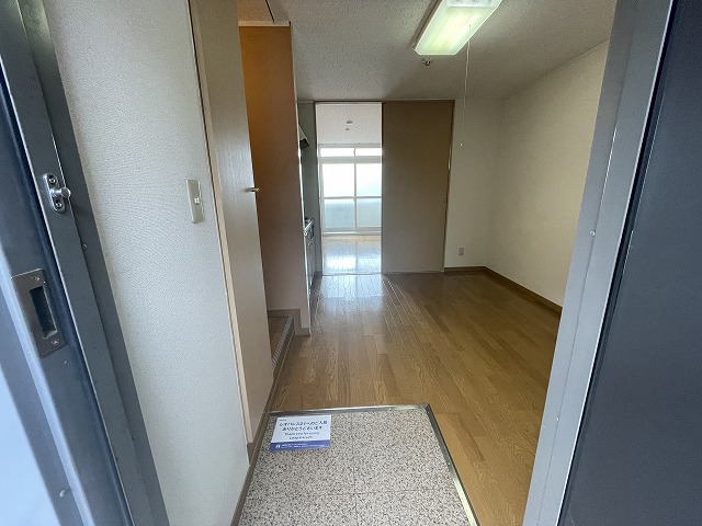 レオパレス向日葵 玄関