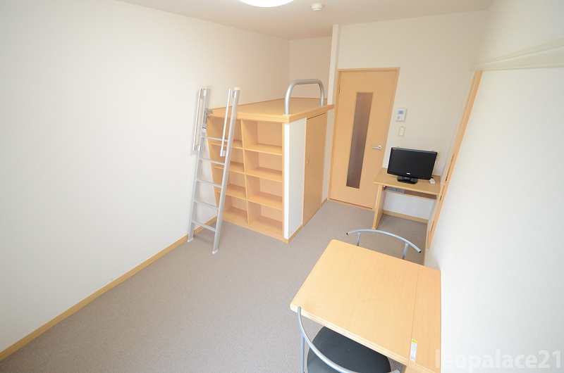 レオパレス見付山 ベッドルーム