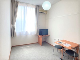 レオパレス三番町 リビング