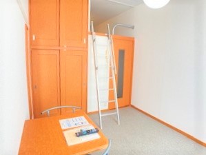 レオパレス三番町 ベッドルーム