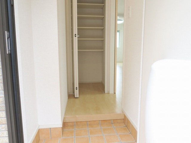 フォンテーヌ逆瀬川 玄関