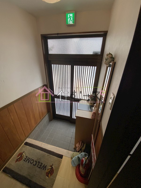 大阪市西成区鶴見橋一丁目9番8号所在戸建 玄関