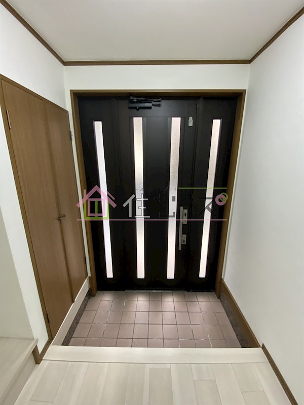 駐車スペース付き　戸建て賃貸　一棟貸し 玄関