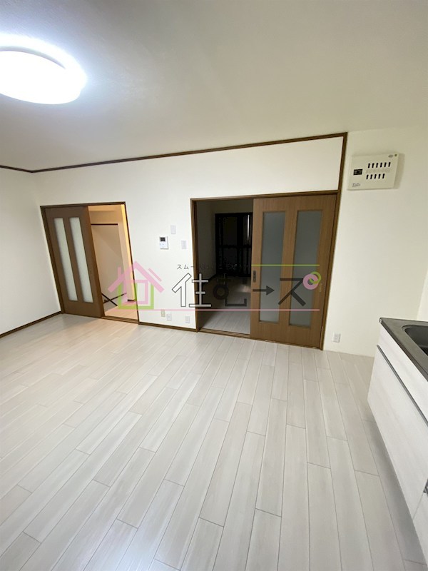 駐車スペース付き　戸建て賃貸　一棟貸し リビング