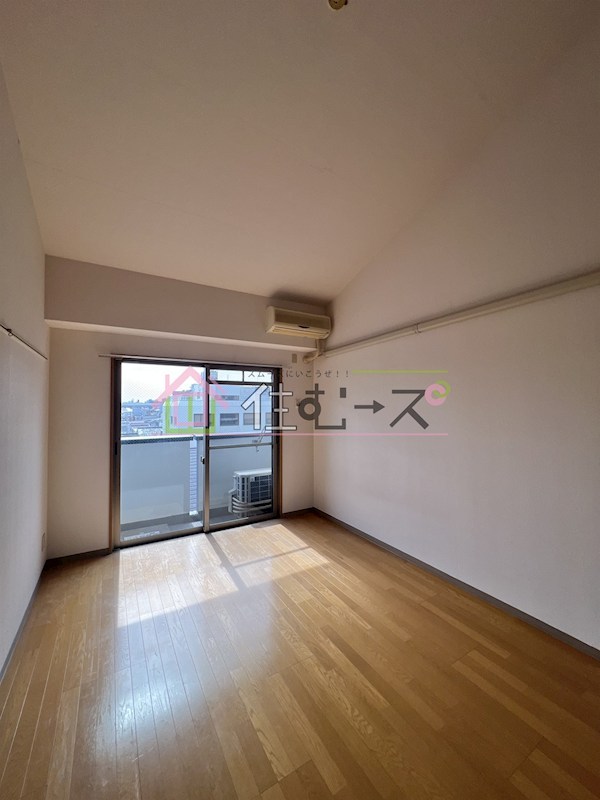 ロイヤルコート華 ベッドルーム