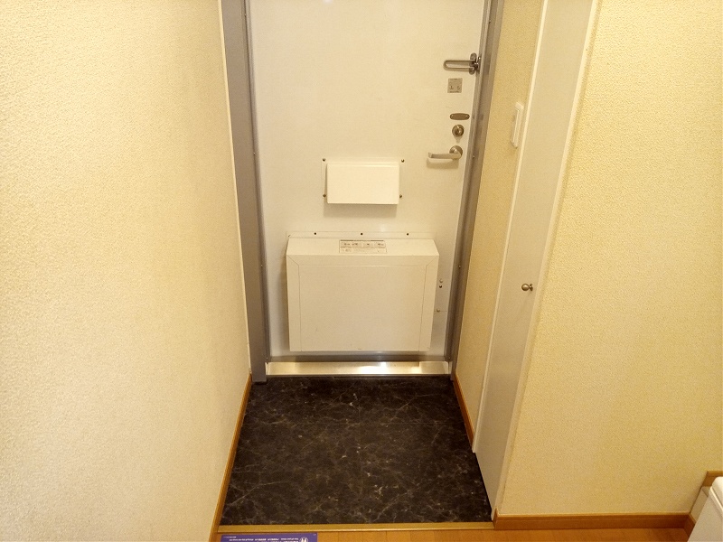 レオパレスグランドゥール 玄関