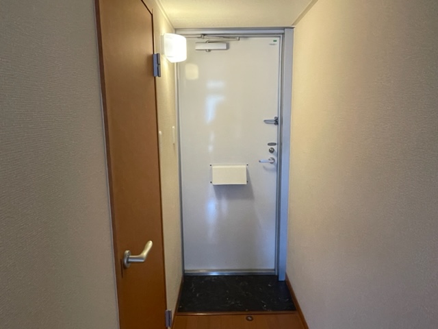 レオパレス千里山 玄関