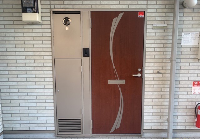 クレイノルヴェール千里丘 玄関