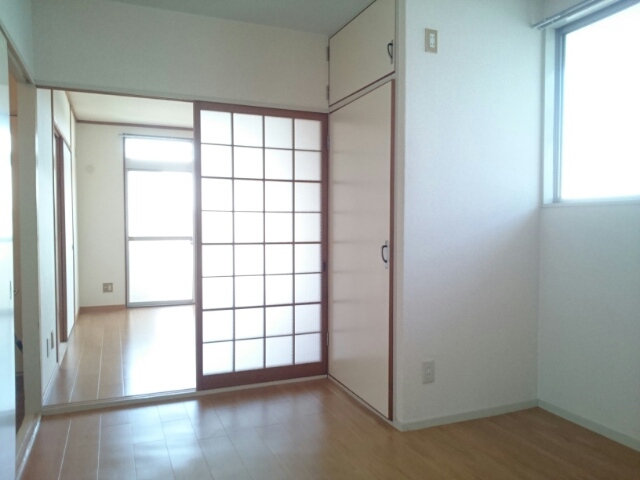 エルディムナカタ リビング