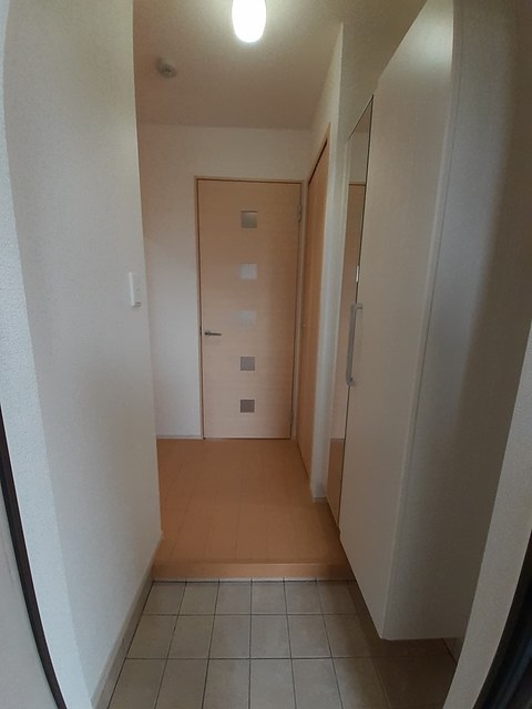 レジデンス根来 玄関