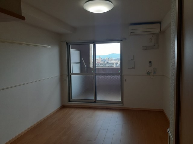 フットマーク　清水 リビング