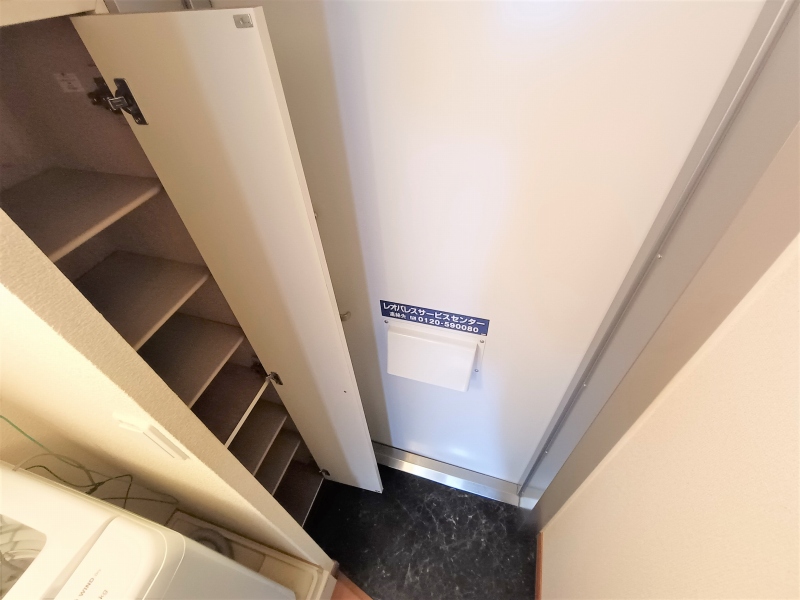 レオパレスイースト　ストーン 玄関