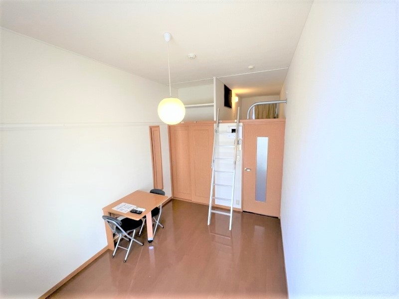 レオパレスイースト　ストーン リビング