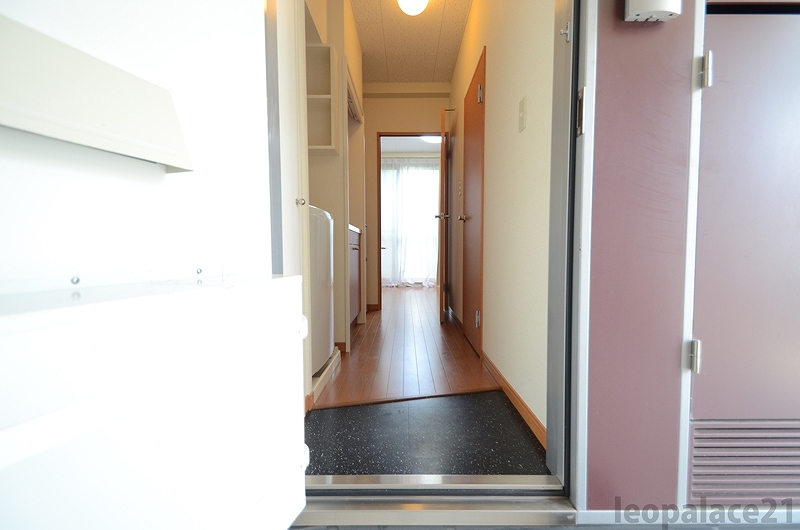 レオパレスＵＲＩＷＡＲＩ 玄関