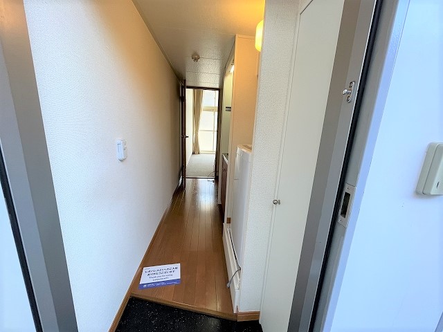 レオパレスフィスデファミーユ 玄関