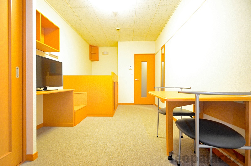 レオパレスサンシャイン陵南 リビング