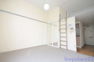 レオパレスフェリーチェ ベッドルーム