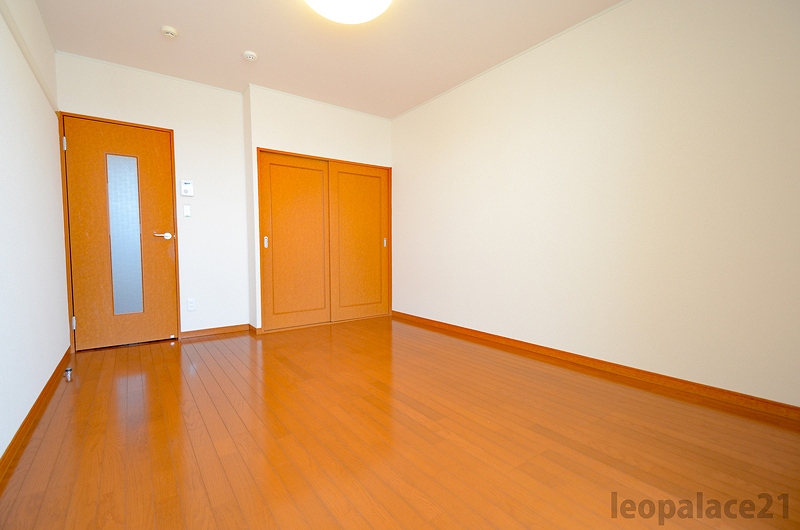 レオパレス石津西 ベッドルーム