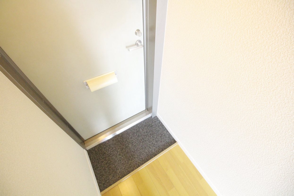 レオパレス住吉四番館 玄関