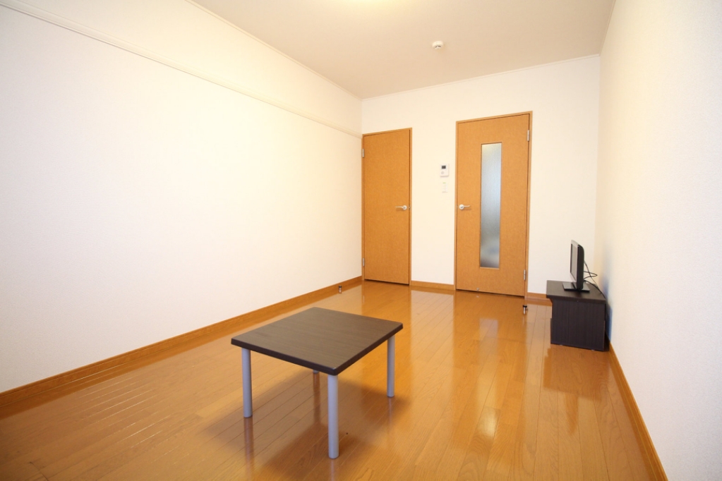 レオパレス寿 ベッドルーム