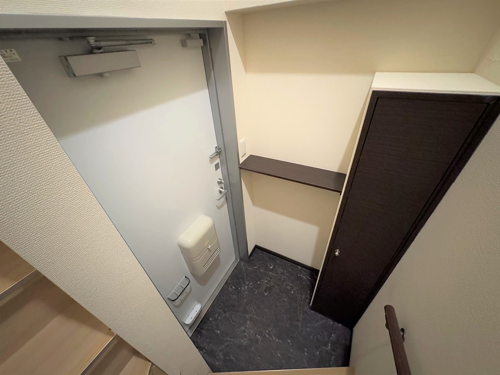 レオネクスト西宮北六番館 玄関