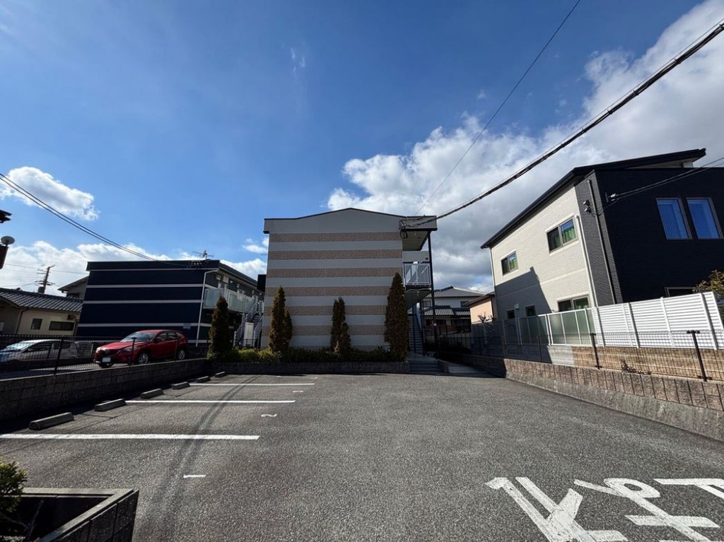 レオパレスセリバテール仁川 外観