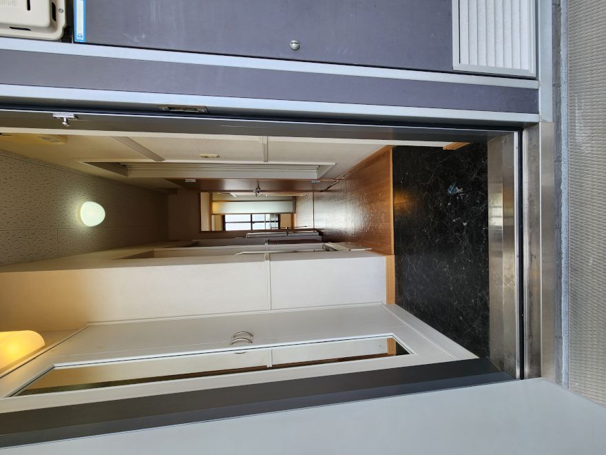 レオパレスピュア 玄関