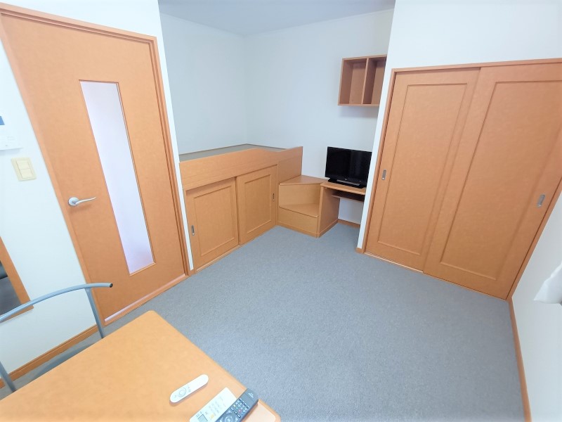 レオパレスみくりや リビング