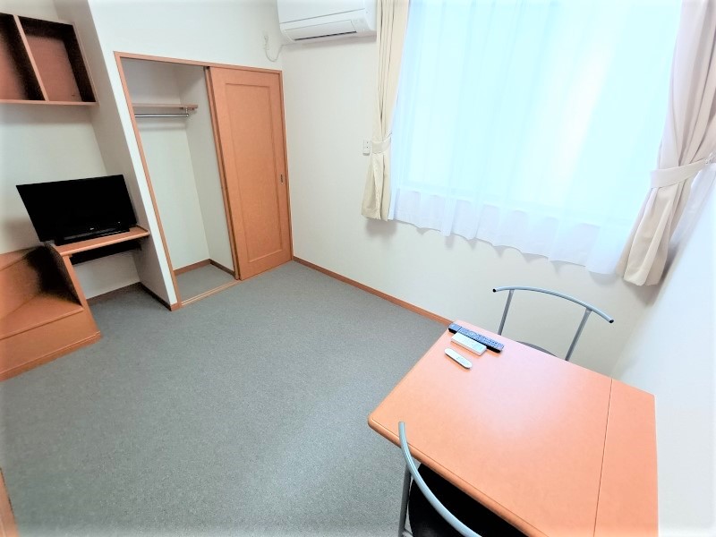 レオパレスみくりや ベッドルーム