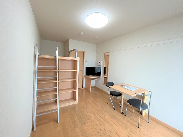 レオパレスフォンターナ大宮 ベッドルーム