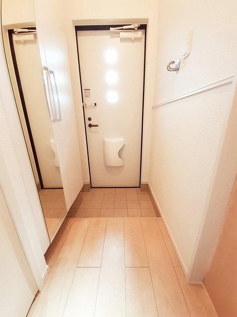 カンファーツリーＣ 玄関