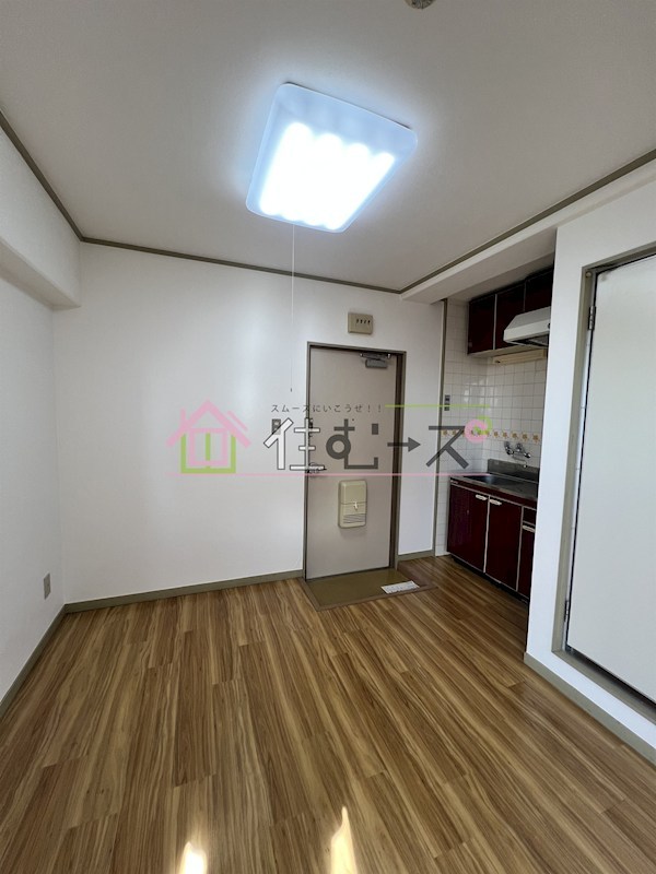 ノアーズアーク九条駅前 リビング