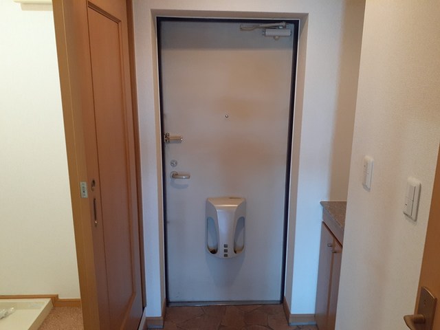 セトル壱番館 玄関