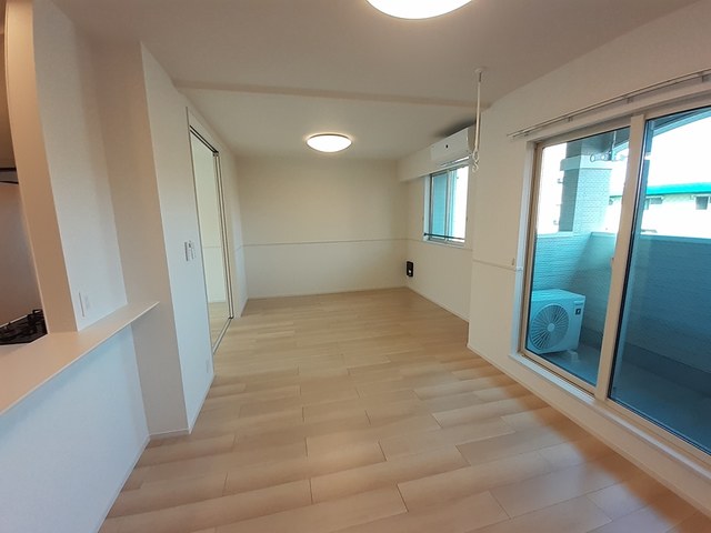 ＳＷＩＳＳ　ＣＯＴＴＡＧＥ リビング