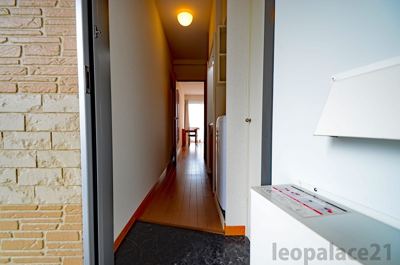 レオパレスサンシャイン陵南 玄関