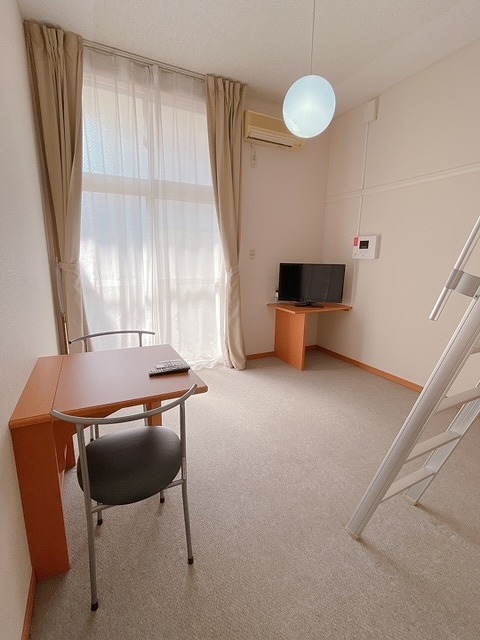 レオパレス武庫川 ベッドルーム