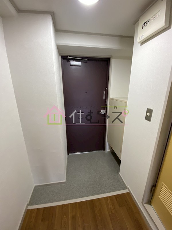 スペースライフ新大阪 玄関