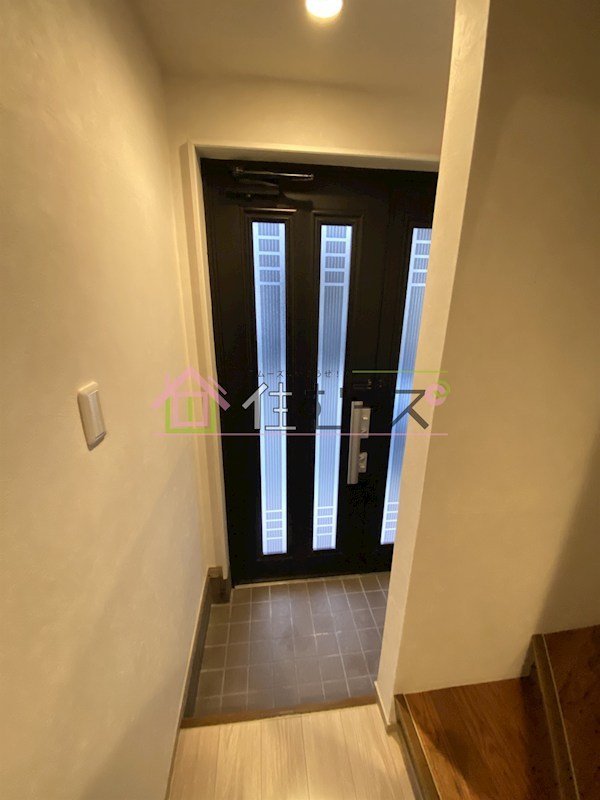 大阪市東淀川区大桐2-15-17貸戸建 玄関